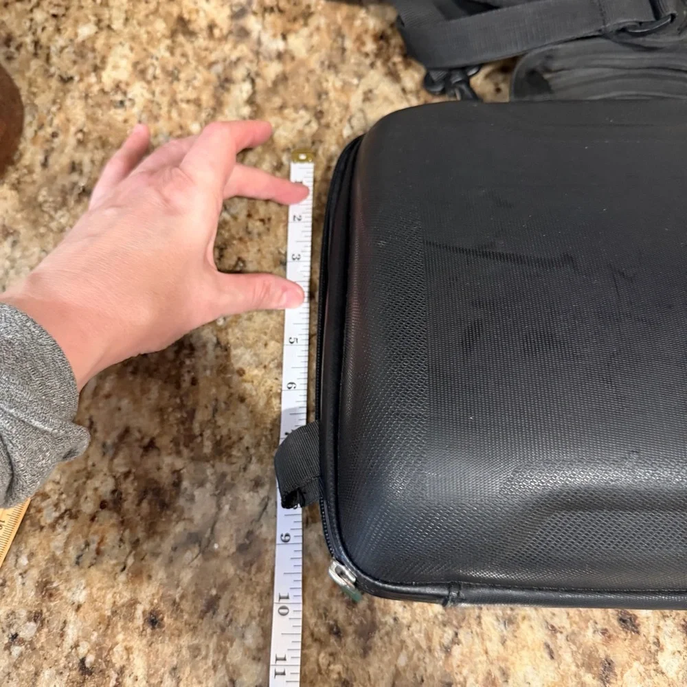 Thule Sweden MacBook Hard Small Laptop Carrying Case Bag Black Strap Travel
